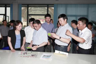 国家粮食局副局长徐鸣强调：支持粮食银行健康快速发展，更好地服务于农村基层群众